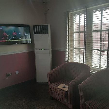 Fbm Place Guest House Agun Exterior foto